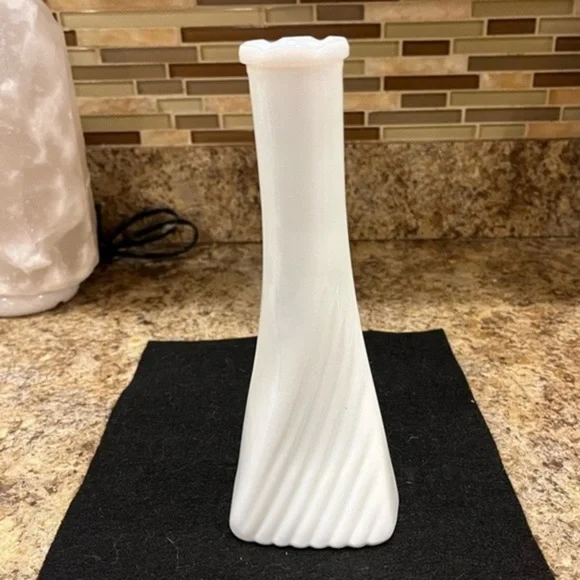 Vintage Randall White Milk Glass Bud Vase Art Deco Rectangular Swirl Pattern - Picture 4 of 11